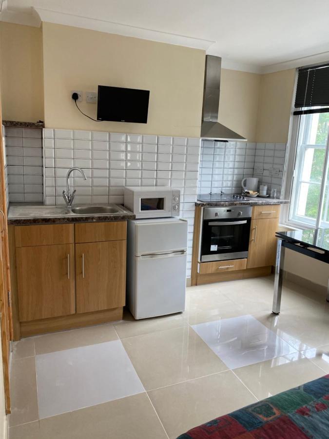 Studio To Let In Covent Garden With Kitchen Лондон Экстерьер фото